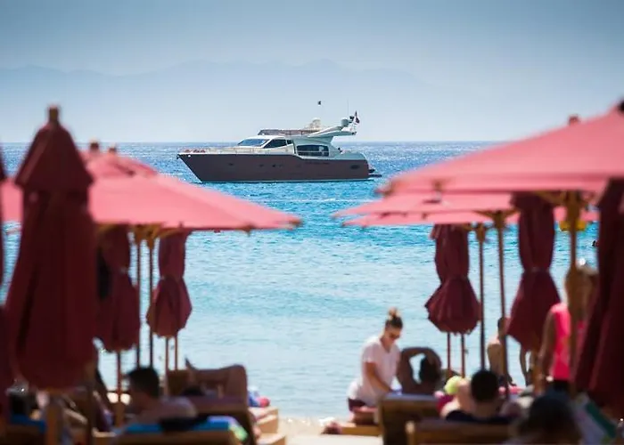 Super Rockies Super Paradise Beach (Mykonos)